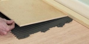 Укладка кафельной плитки на деревянный пол: основные этапы процесса